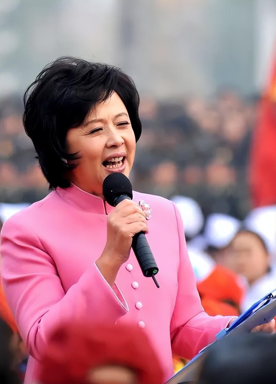 刘璐:笑对逆境,散发幸福光芒 刘璐,央视知名主持人,荣获"抗洪英雄"