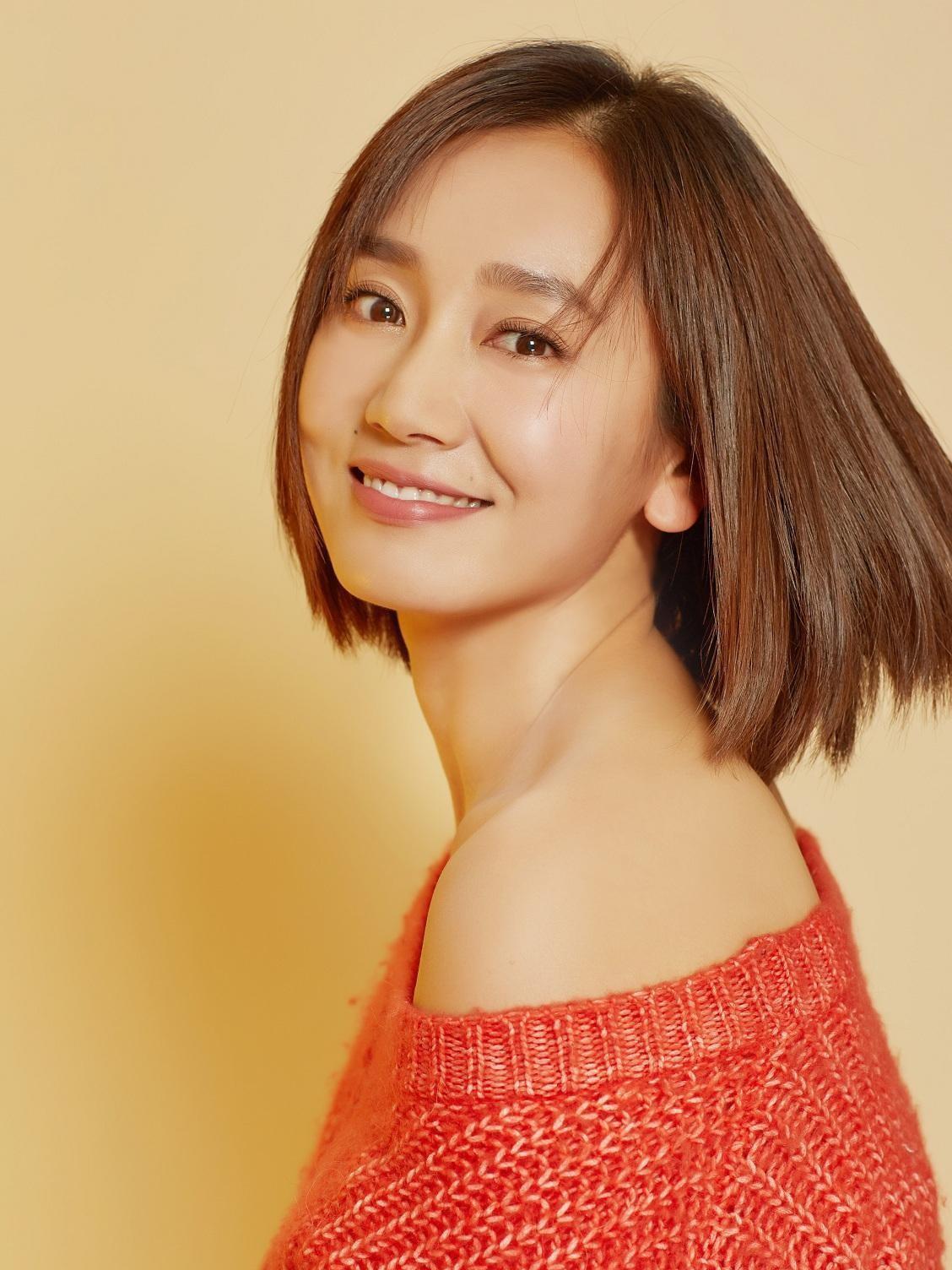 黄晓明参加学妹婚礼 黄晓明亲自出席北影学妹董晴的婚礼,这场盛会充满