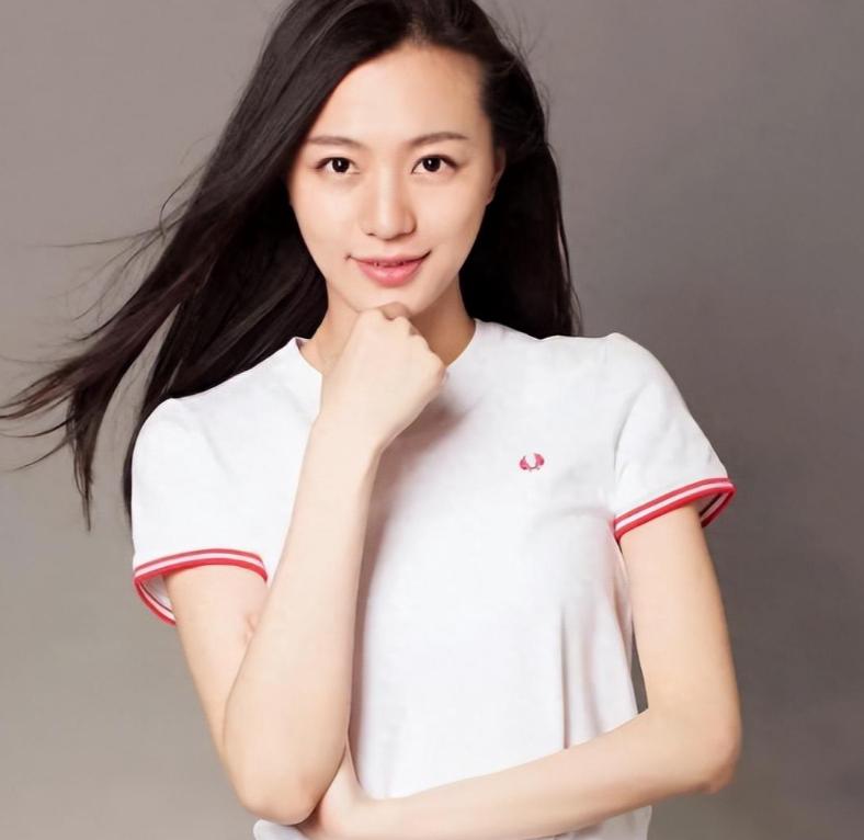 彭高唱的非凡人生旅程 彭高唱,曾是北京大学的"校花",毕业后选择了一