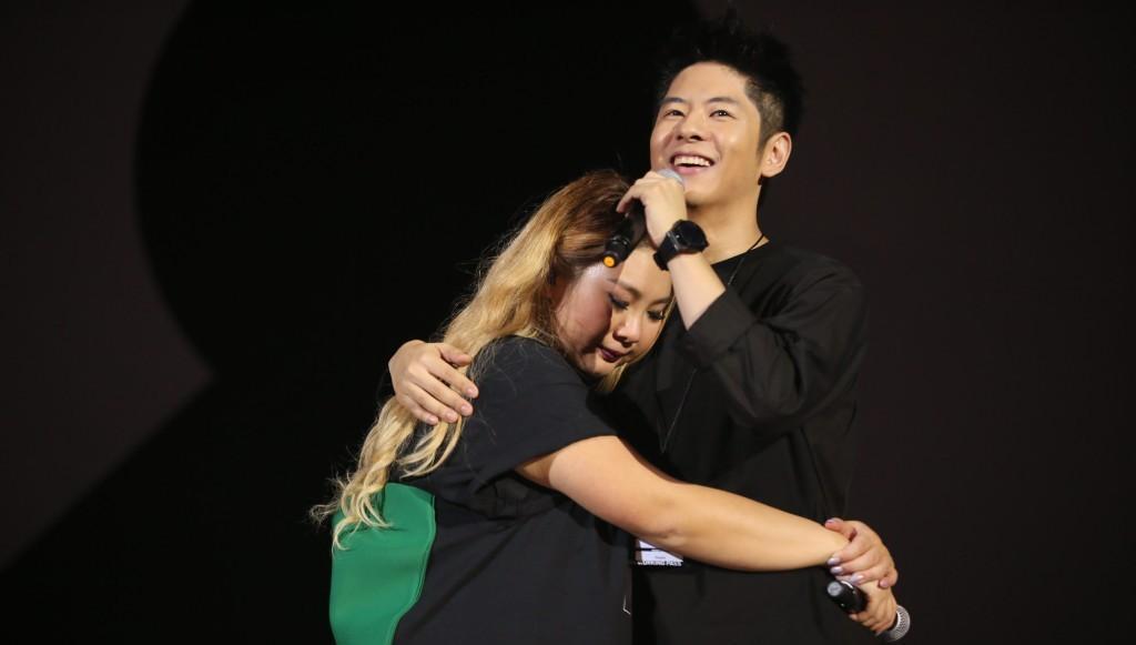 低调助阵好友许廷铿 郑欣宜因病未能参加颁奖典礼,突然消失三个月