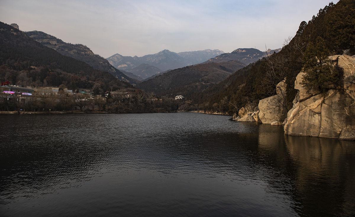 翠华山天池之旅 天池,翠华山的明珠,位于海拔3000米的山顶,是一处令人