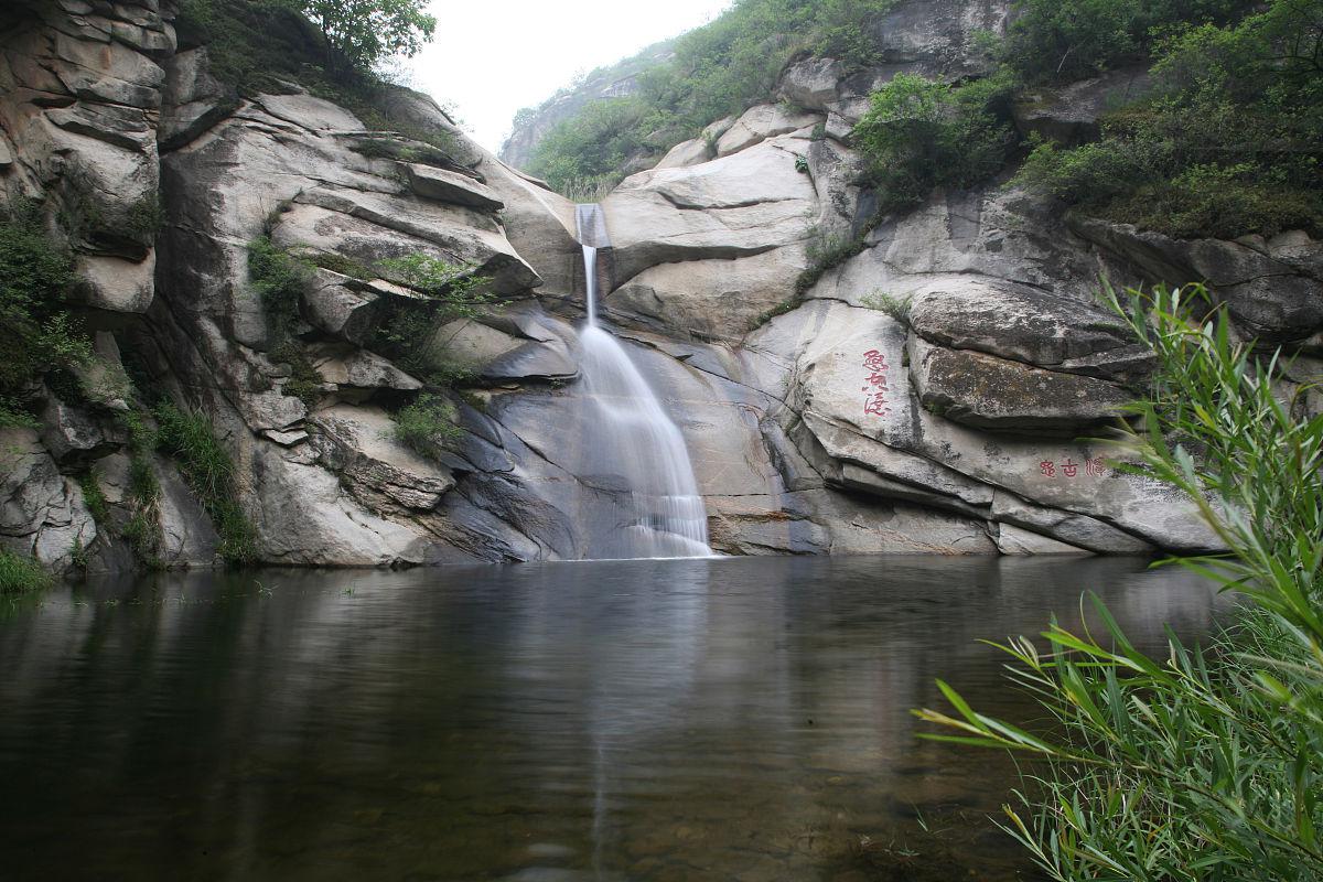 翠华山天池之旅 天池,翠华山的明珠,位于海拔3000米的山顶,是一处令人