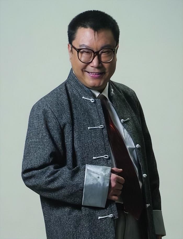 尹相杰:善恶终有报 尹相杰曾是老百姓最喜爱的男歌星,如今却因两次