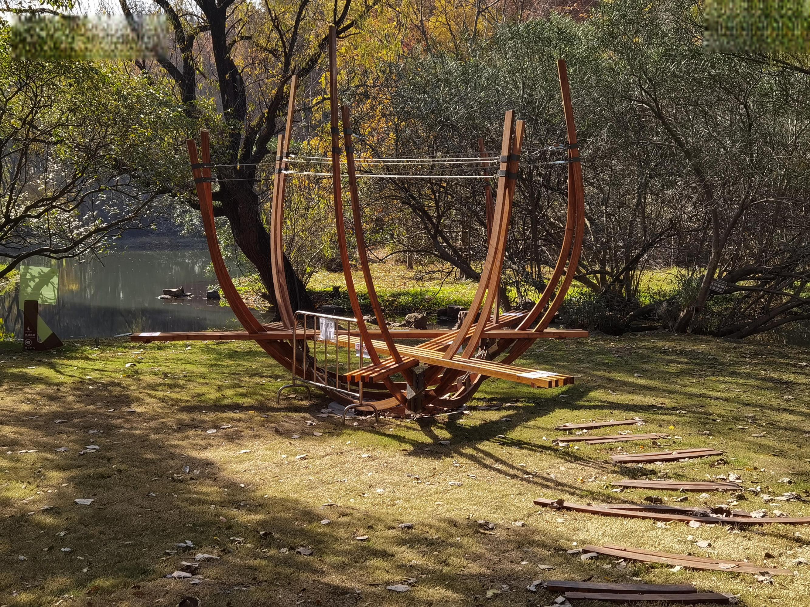 上海共青森林公园 上海共青森林公园,位于杨浦区的军工路上,东临