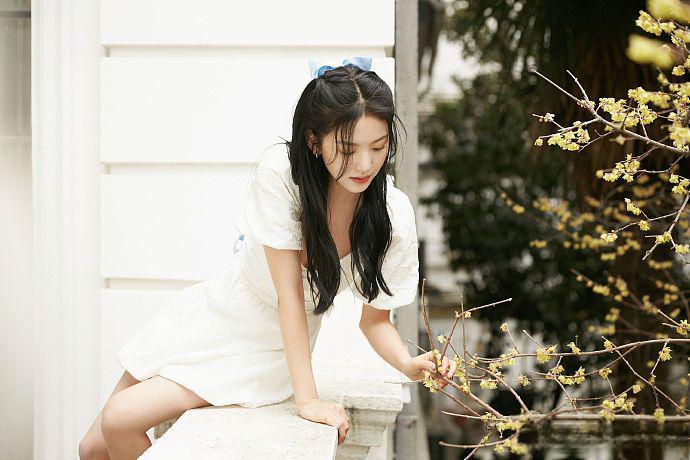 蔡徐坤mv女主角为何不是章若楠 蔡徐坤之前的音乐视频《情人》中,原本