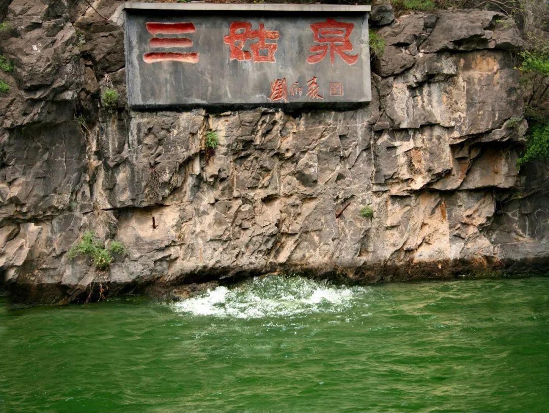 青天河景区 青天河景区位于河南省焦作市博爱县,是一个集世界地质公园