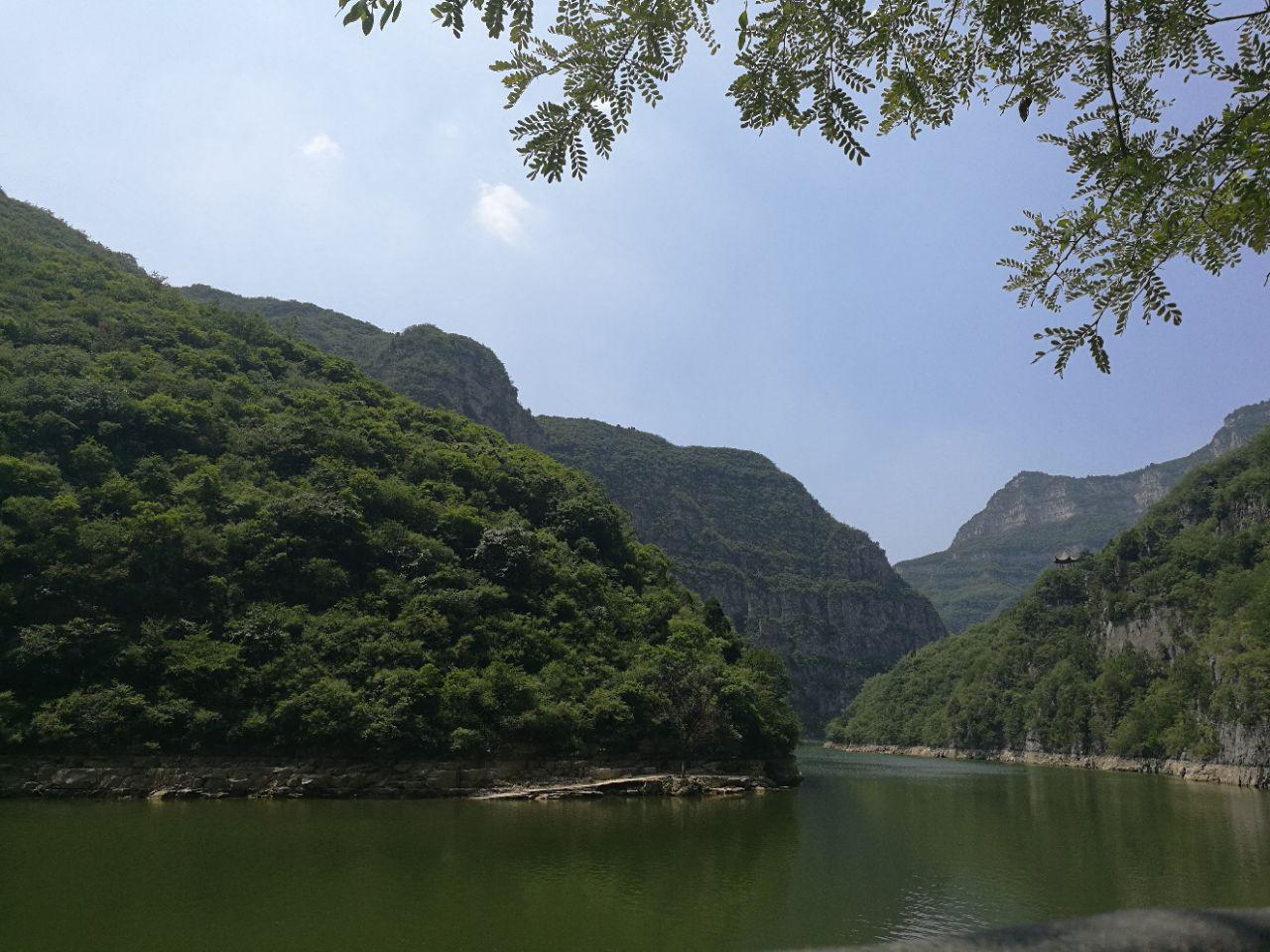 青天河景区 青天河景区位于河南省焦作市博爱县,是一个集世界地质公园
