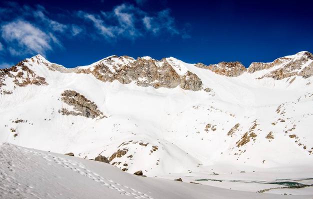 达古冰川:冰雪世界的奇迹 在四川省阿坝藏族羌族自治州,有一个神奇的