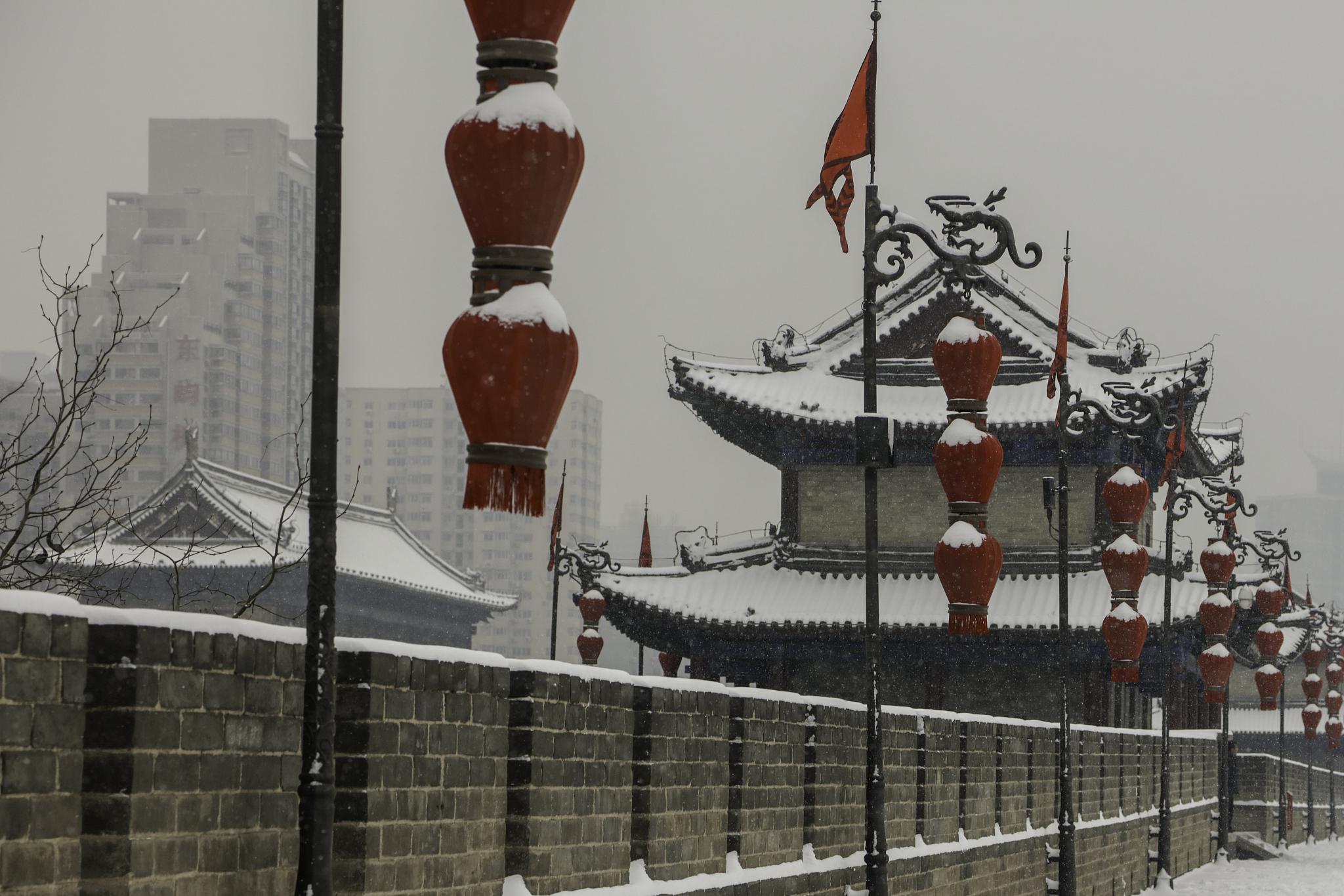 冬日西安,雪景美轮美奂 西安位于中国中部陕西省,是一座拥有丰富历史