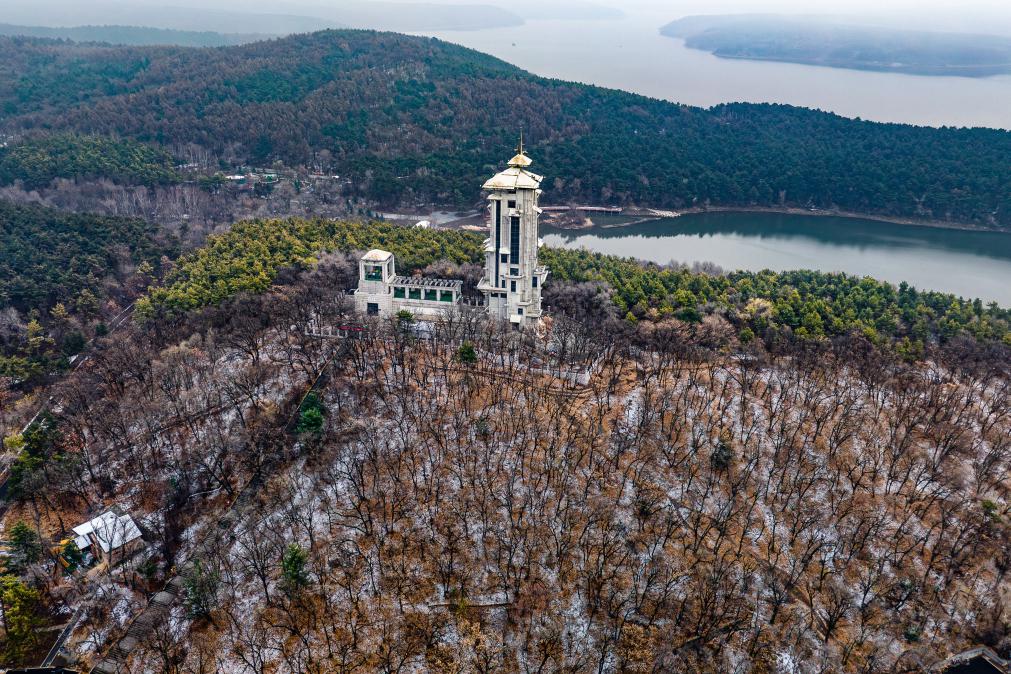 长春必去的十大景点 长春,这座位于中国东北部的城市,以其四季分明的