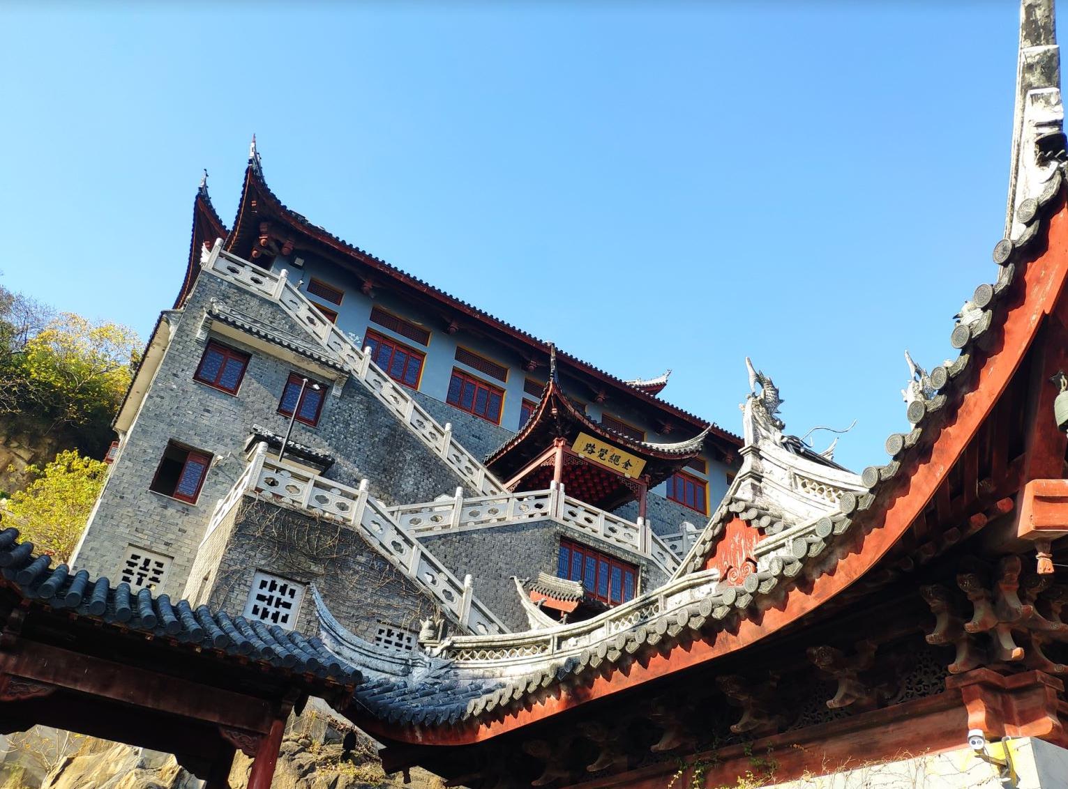 冬日苏州,白鹤寺的美好之处 冬日的苏州,旅程中的行人渐少,姑苏城外