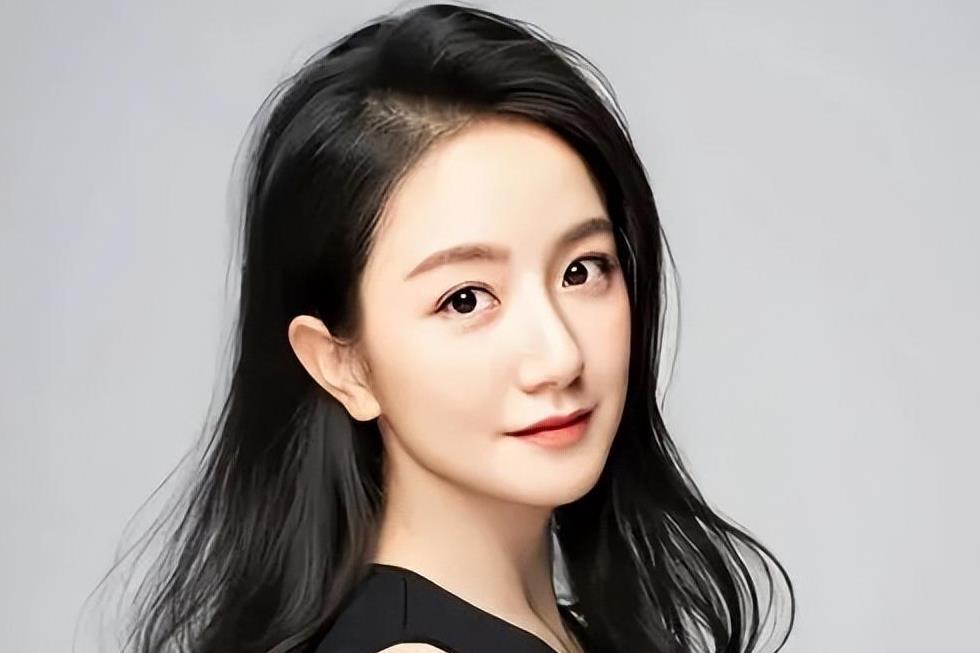 黄轩唯一官宣女友:16岁拍戏救患癌父亲,今39岁点痣后认不出 黄轩唯一