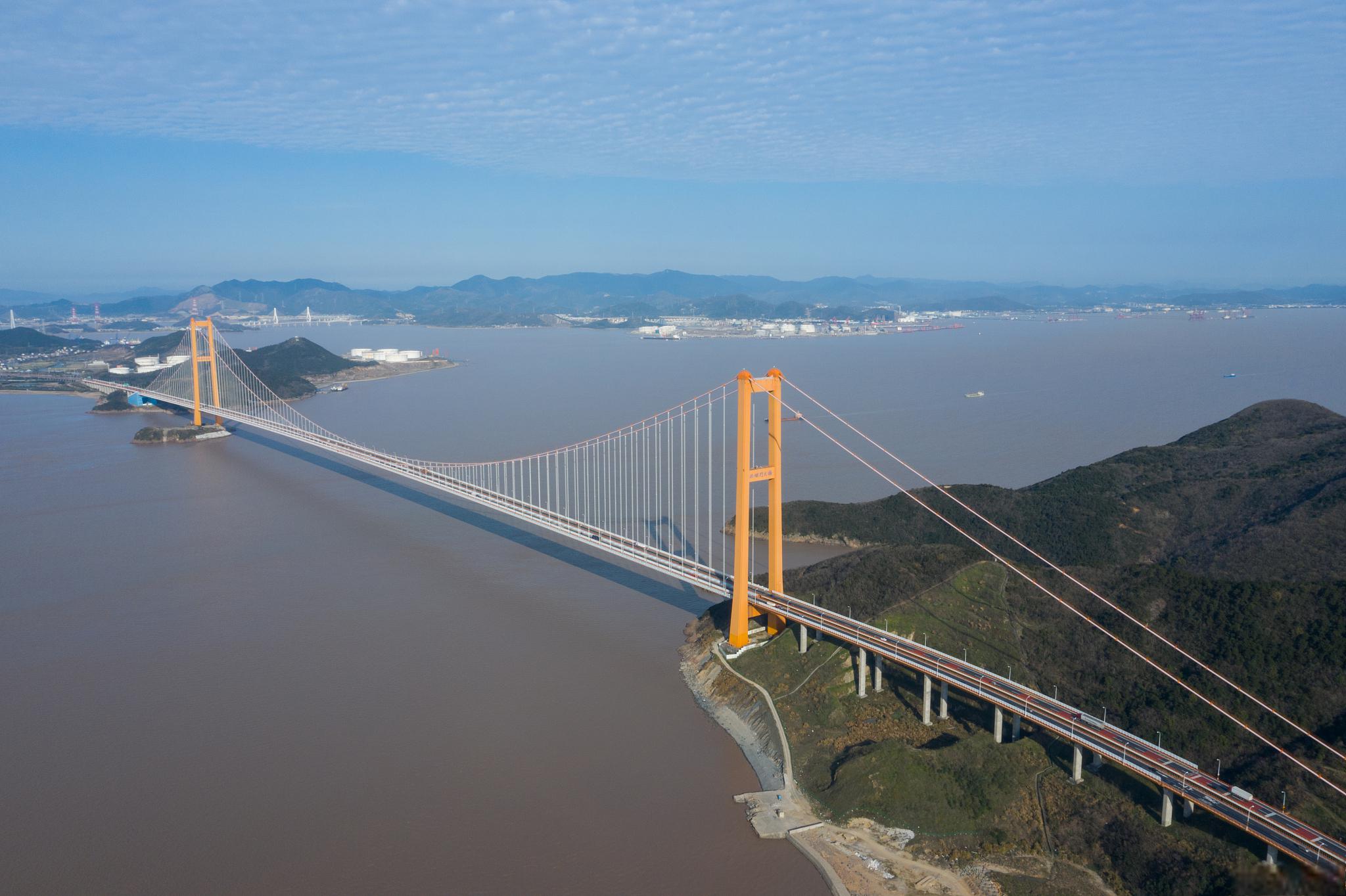 浙江省的跨海大桥 这座跨海大桥位于浙江省的东南部,连接了两个著名