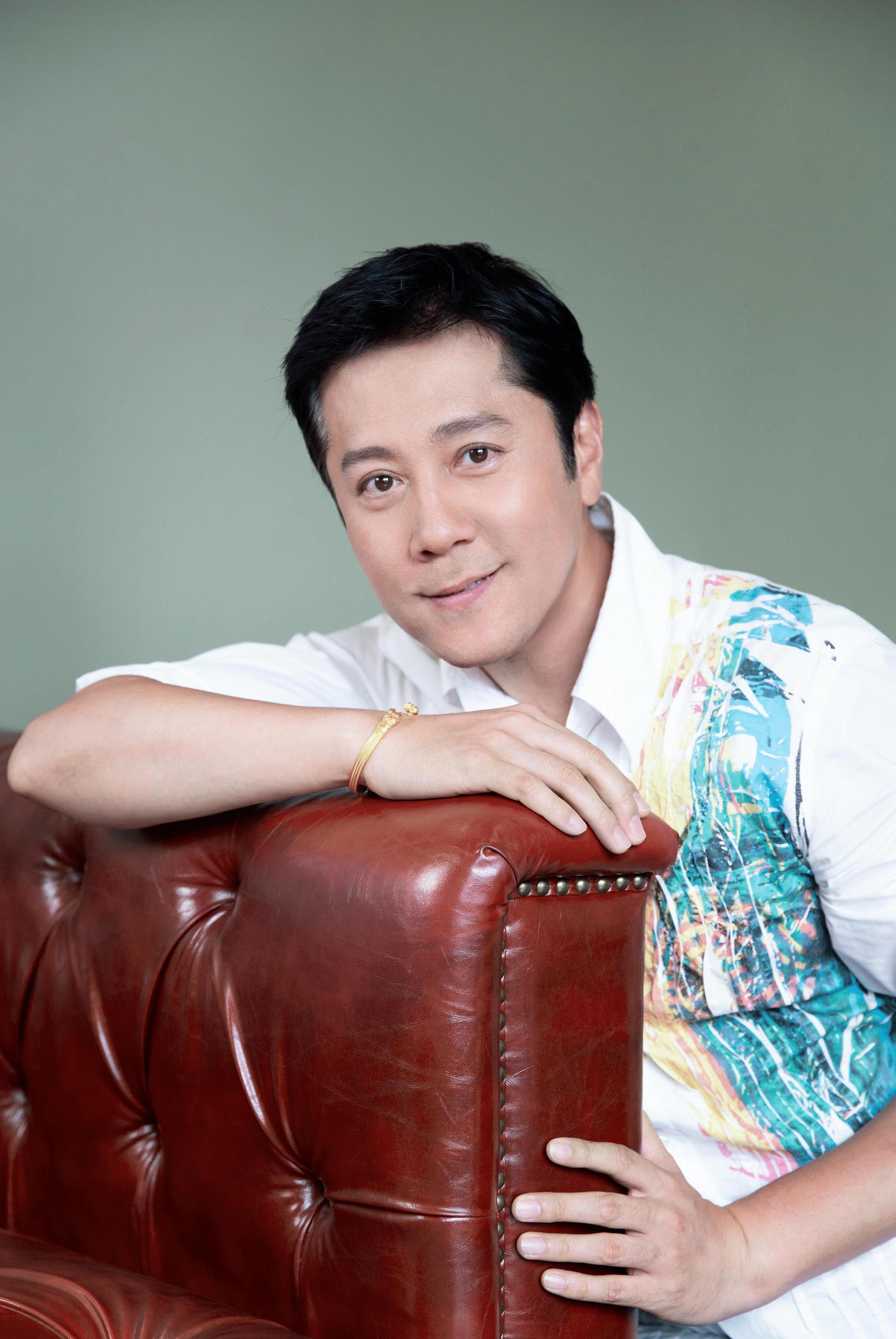 蔡国庆:从音乐天才到好男人 蔡国庆,出生于北京的一个艺术家庭,父亲是