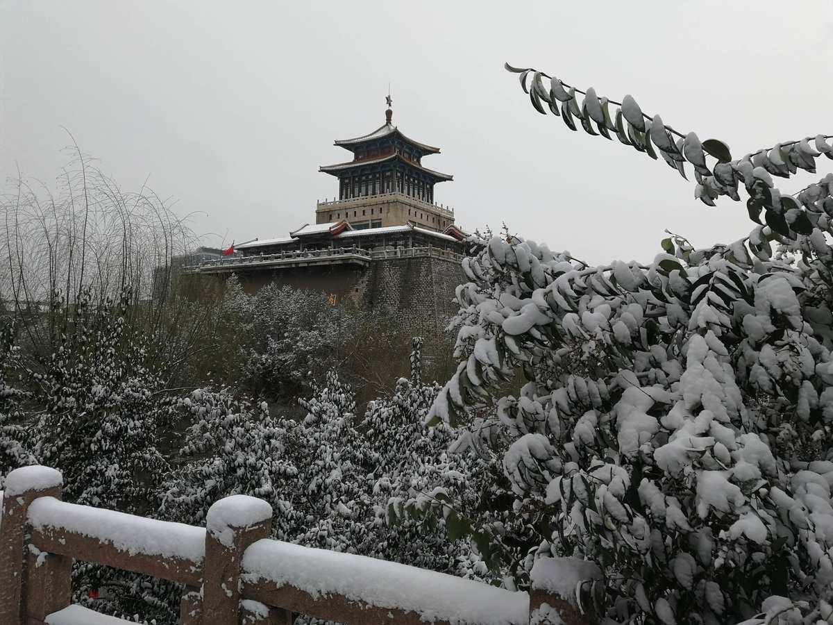 冬天济南旅游攻略必去景点 济南,这座被誉为泉城的城市,以其独特的