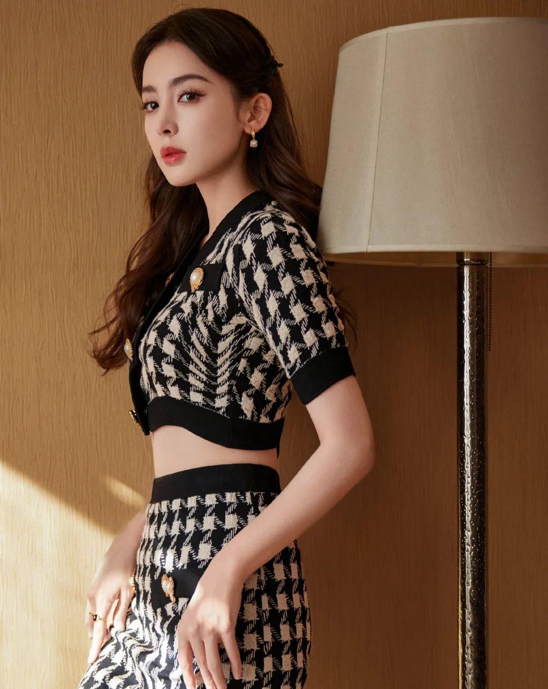 古力娜扎,景甜,陈瑶,刘浩存:时尚界的温暖治愈风潮 古力娜扎身着格纹