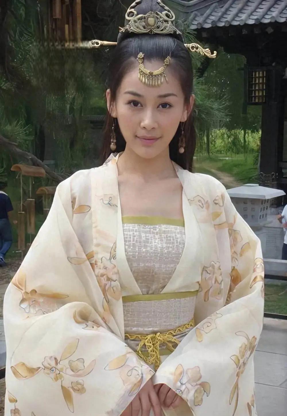 周扬:从"超美三圣母"到淡出娱乐圈,20年无绯闻的传奇人生 周扬,曾被誉