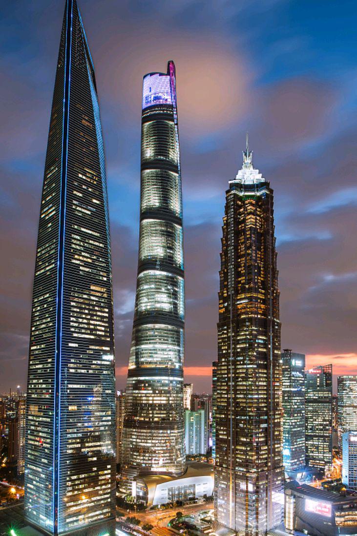 上海环球中心夜景 上海环球中心夜景令人叹为观止,每当夜幕降临的时候