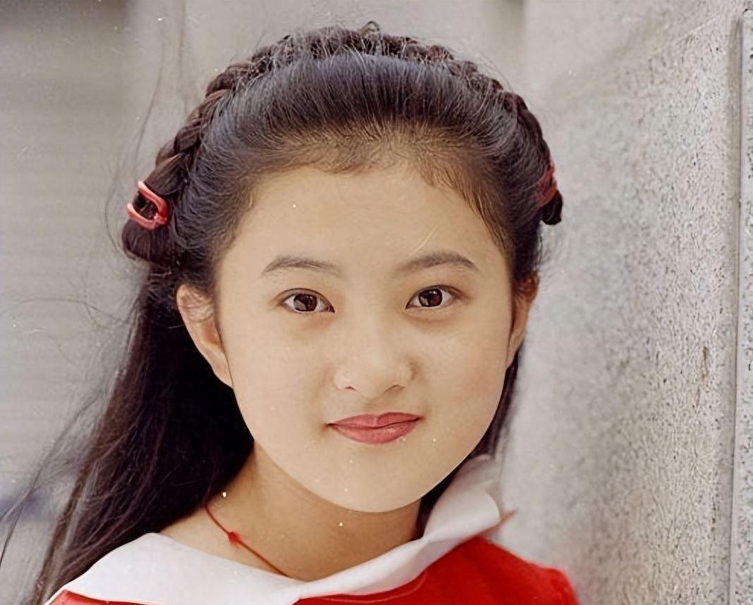 看透爱情,43岁不婚不育,活出真我 琼瑶剧中的"小婉君"金铭,如今已43岁