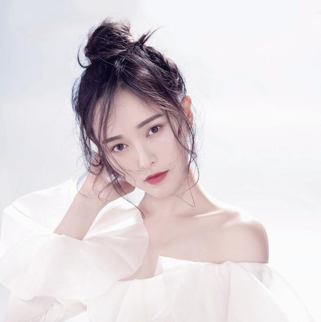 40岁孙俪近照:红西装短裤,展现时尚魅力,健康养生不是过度追求 作为一