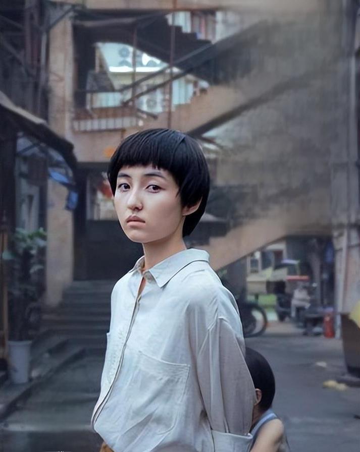 《我的姐姐》:长姐如母的丑陋 电影《我的姐姐》中的女主角安然,由"