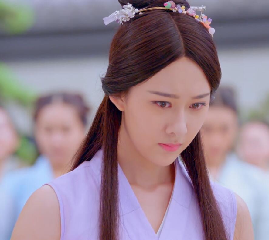 锦烛是《楚乔传》电视剧前期的女反派,由曹曦月饰演