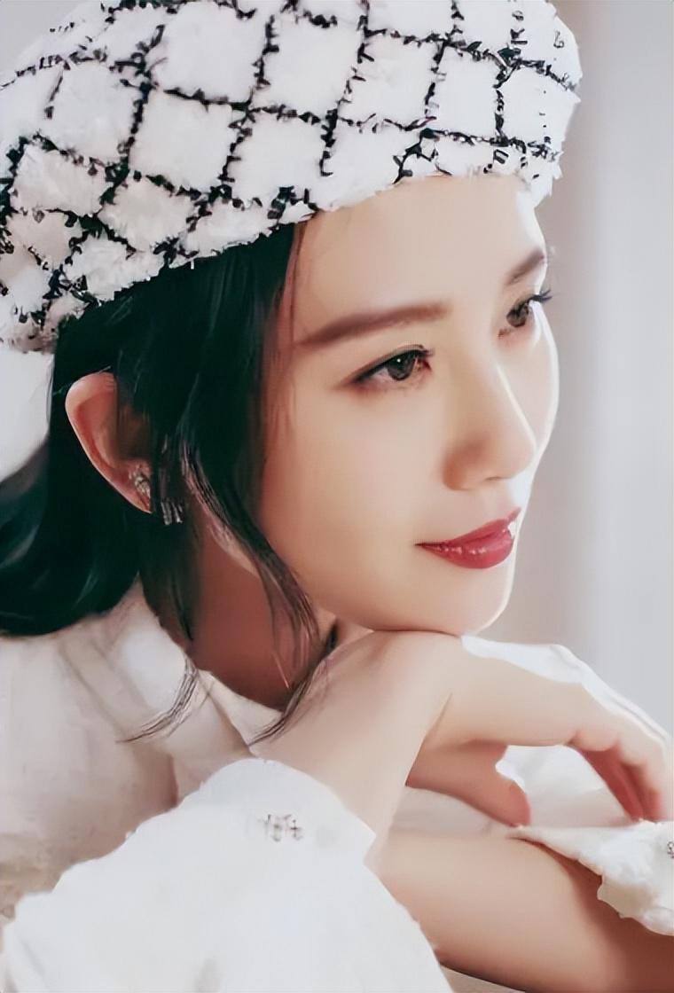 刘诗诗:娱乐圈中璀璨的星星 刘诗诗,这个名字在娱乐圈中如雷贯耳.