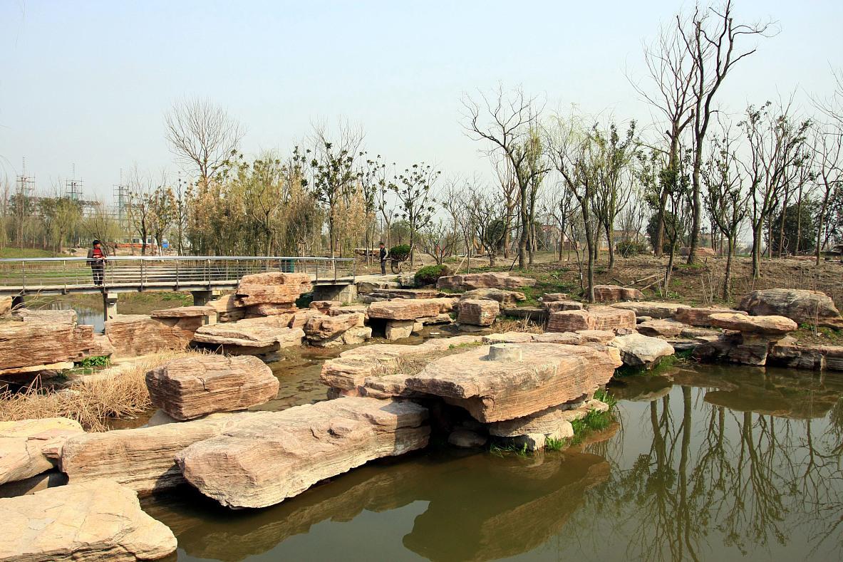 大港公园,城市中的绿色世界 大港公园,位于中国天津市滨海新区,是该