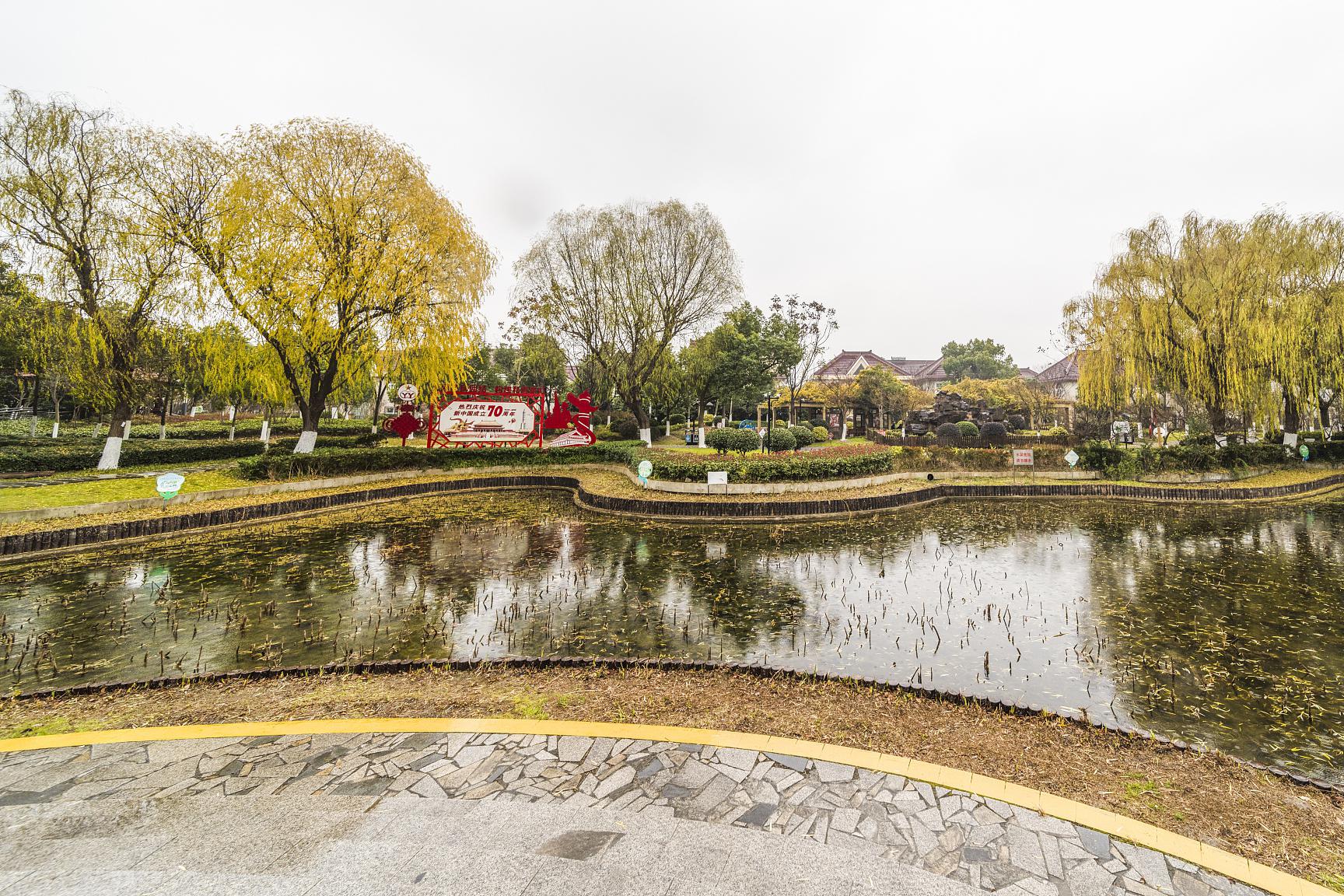 大港公园,城市中的绿色世界 大港公园,位于中国天津市滨海新区,是该