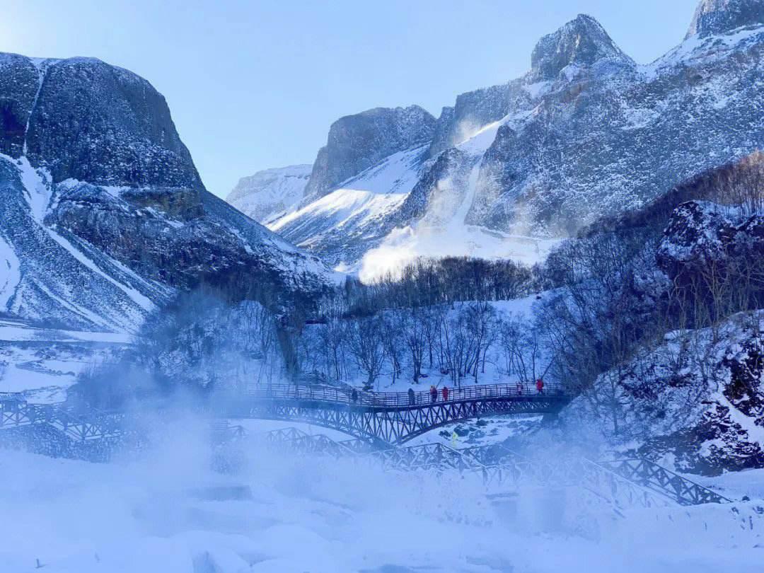 冬季是黄山云海最容易形成也是最壮观的季节,雨雪天后,常常出现大面积