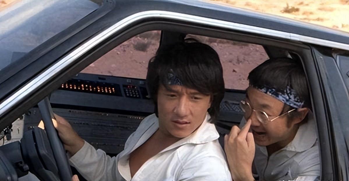 《炮弹飞车》:动作场面和特技效果的震撼之旅 电影《炮弹飞车》以其