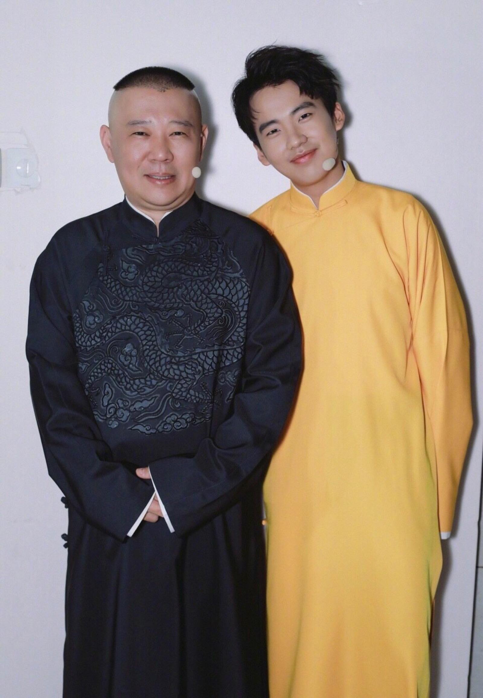 郭德纲怼女主持 2013年,在《爱奇艺晚会》现场,主持人方龄为了营造