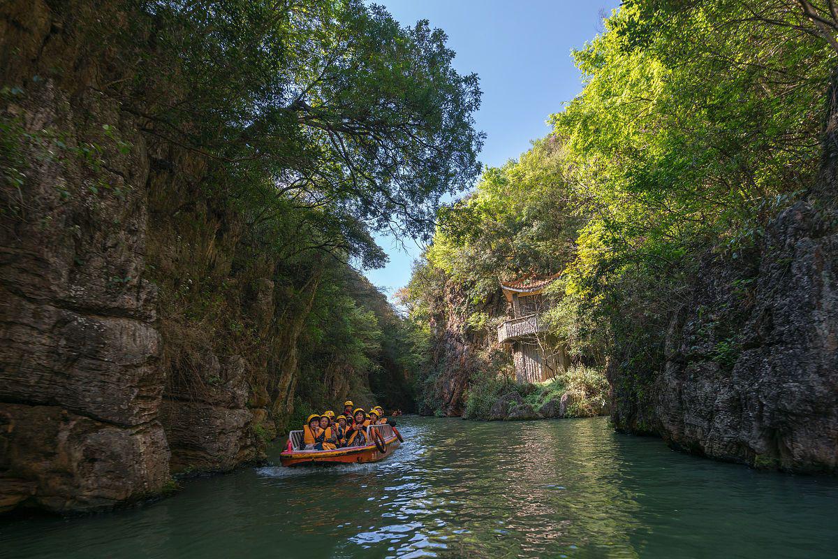 灵川县旅游攻略 灵川县是广西桂林市的一个县,拥有许多著名的景点和