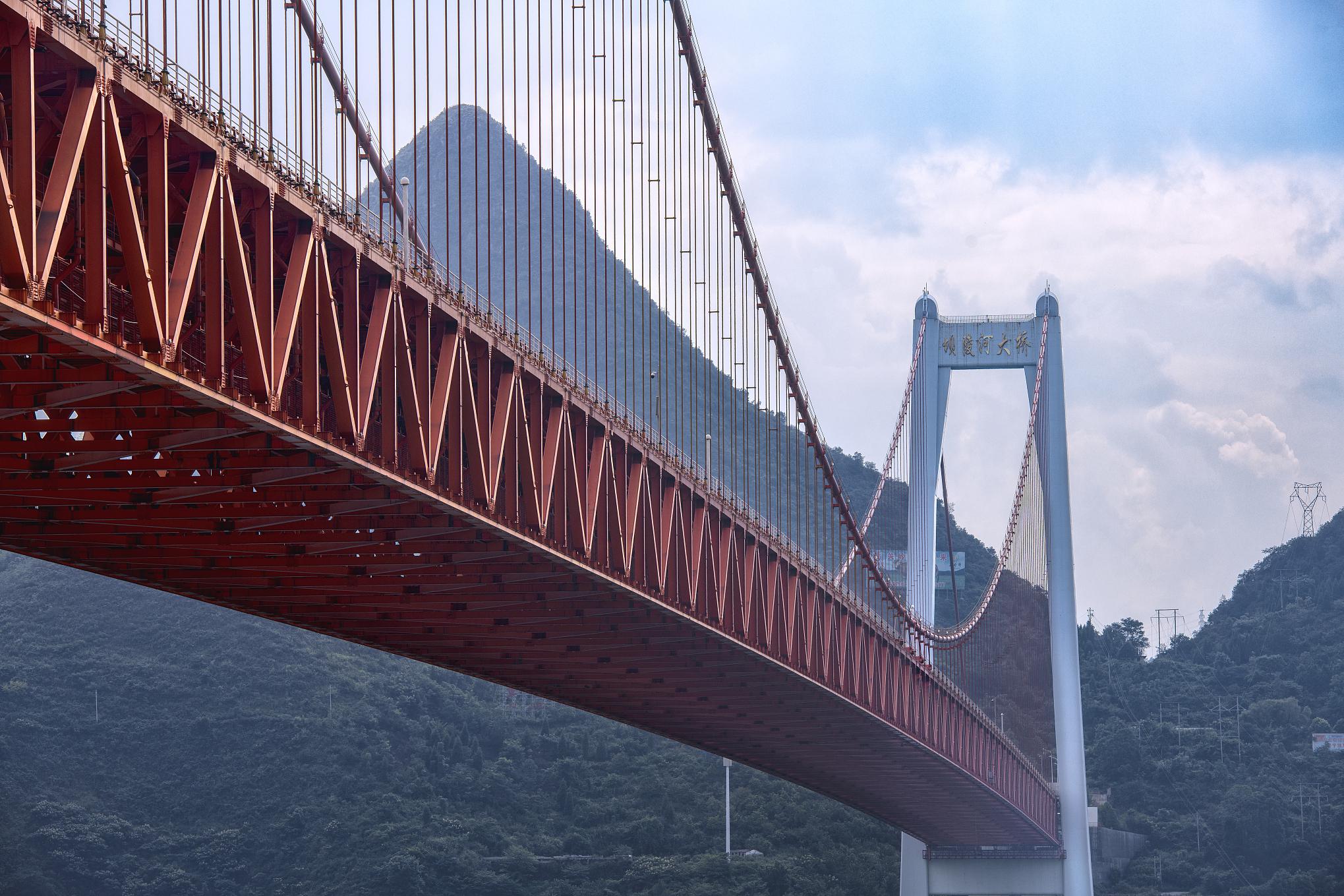 北盘江大桥观赏攻略 北盘江大桥是一座连接贵州省六盘水市和云南省