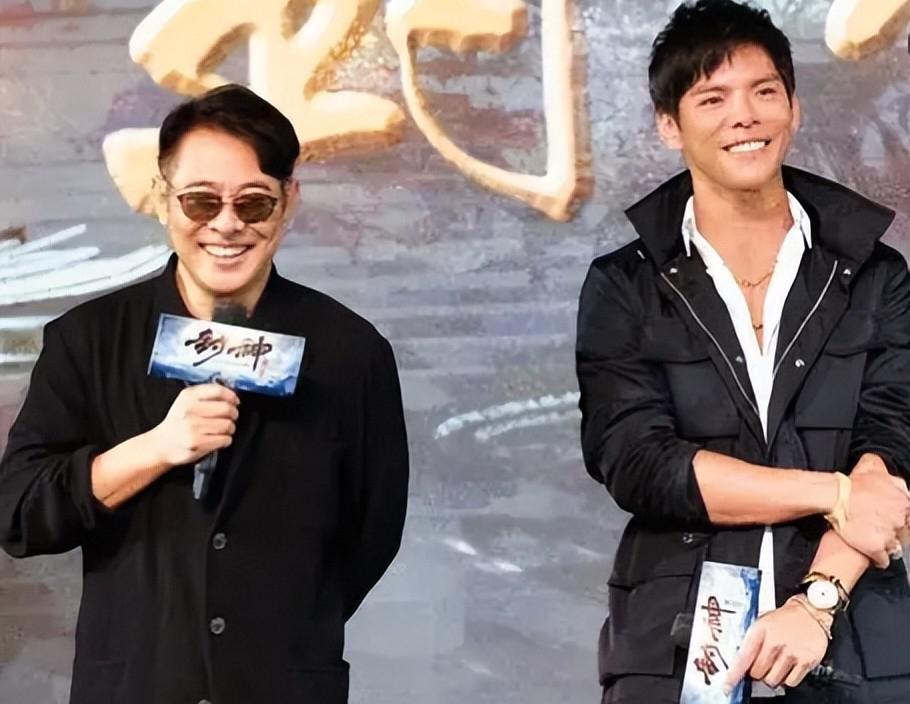 娱乐圈里的暖心情谊:李连杰与向佐的深厚友情 前段时间,向佐在微博上