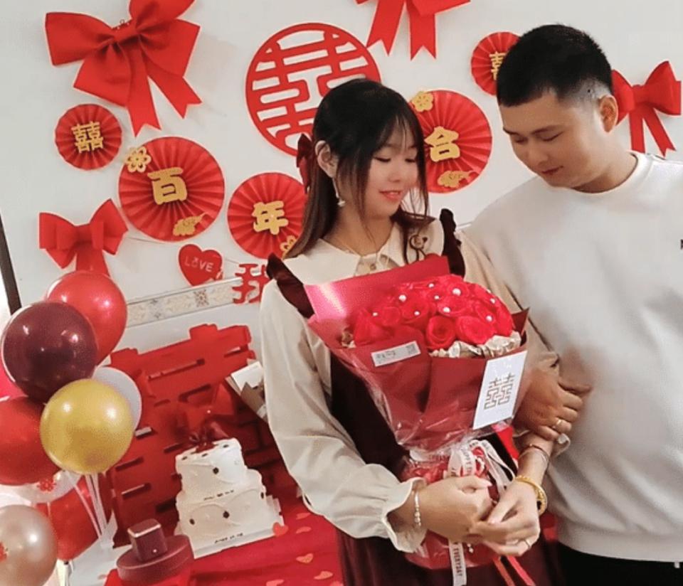 新婚燕尔,羞涩牵手——当代相亲与速成婚姻的深度探讨 江西省一男子在