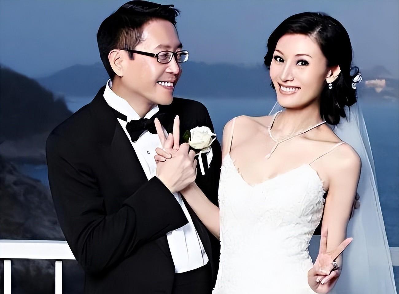 李嘉欣与许晋亨:15年婚姻的甜蜜与坚守 53岁的李嘉欣在社交平台上分享