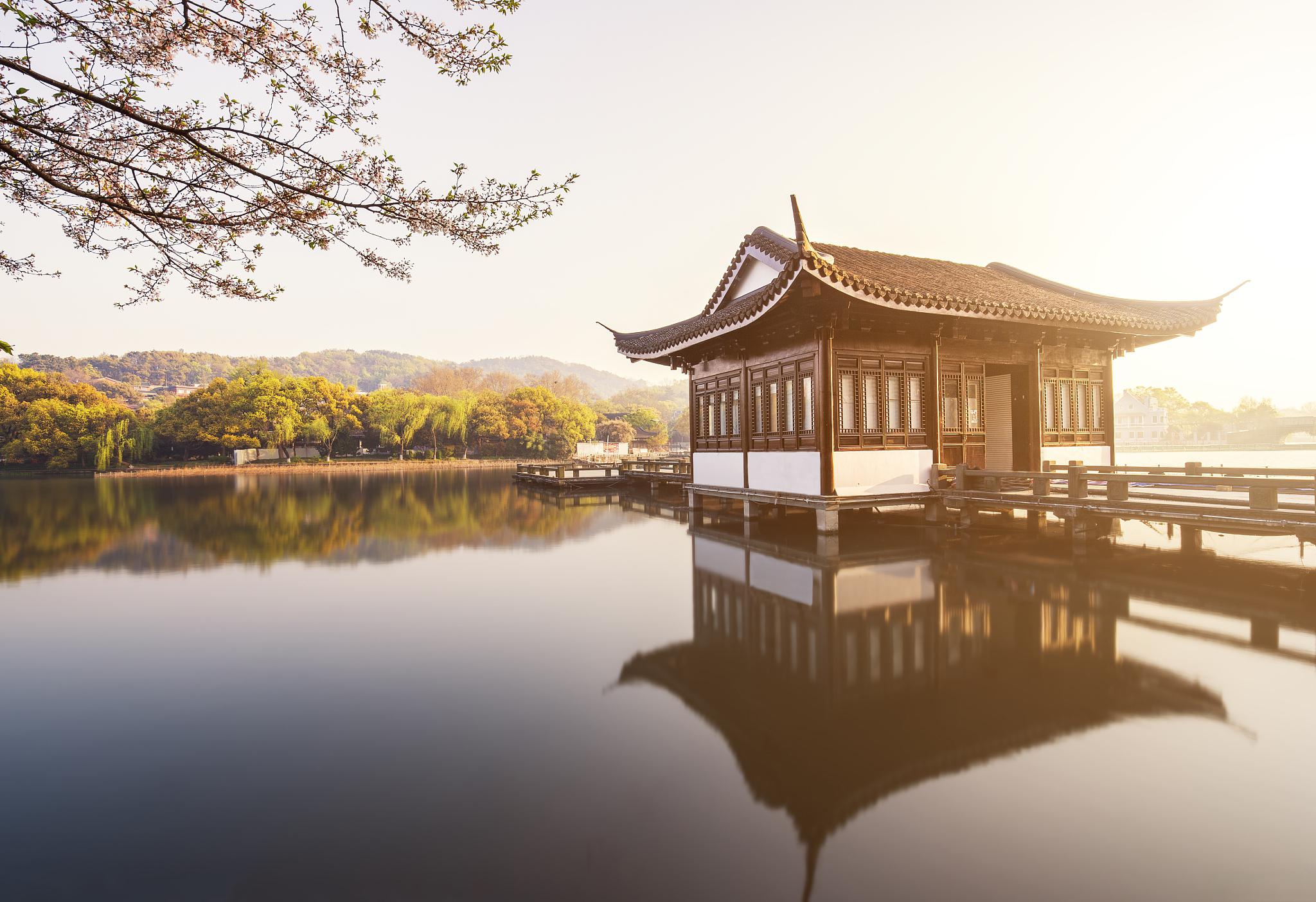 松湖烟雨旅游攻略 在中国的广东省,有一个地方叫做松湖烟雨,这里是