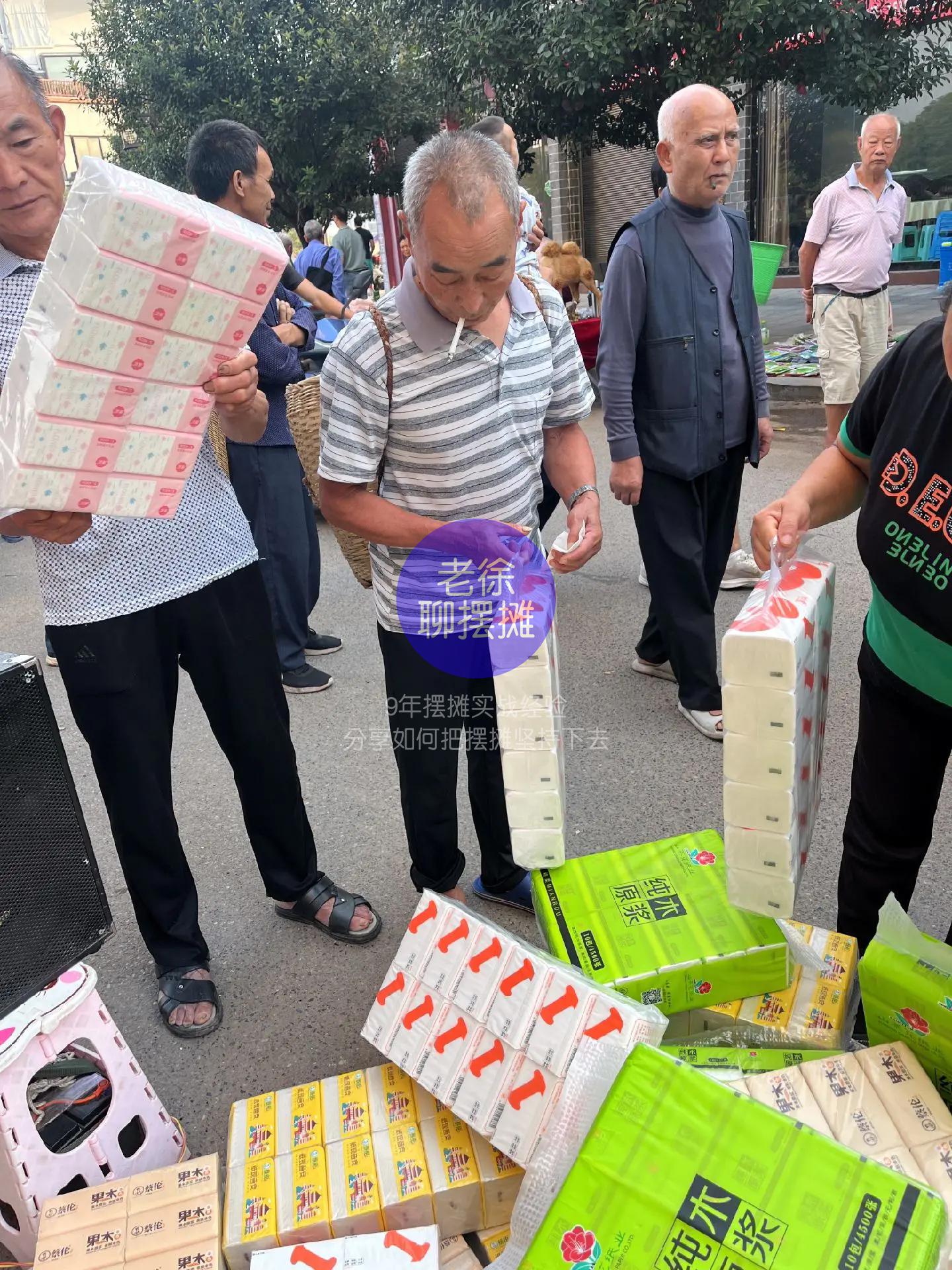 摆地摊小本生意怎么样(摆地摊小本生意怎么样啊)