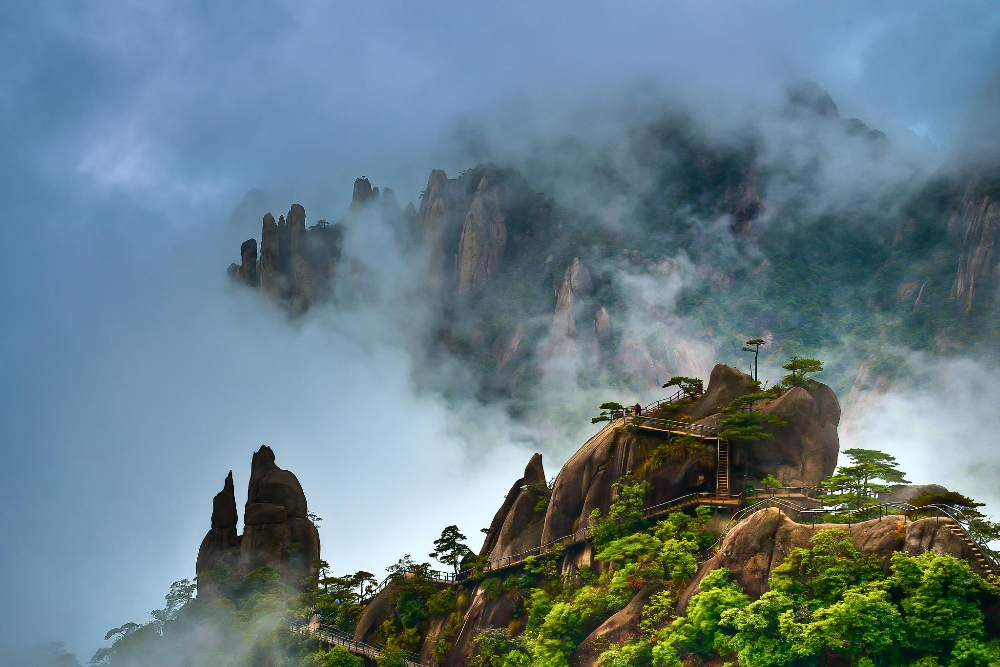 三清山旅游攻略 三清山,位于中国江西省上饶市玉山县,是道教圣地,因其