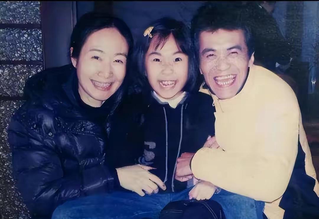 潘结:传奇人生 潘结,广东本土的传奇女演员,与丈夫郭昶共同成为了广东