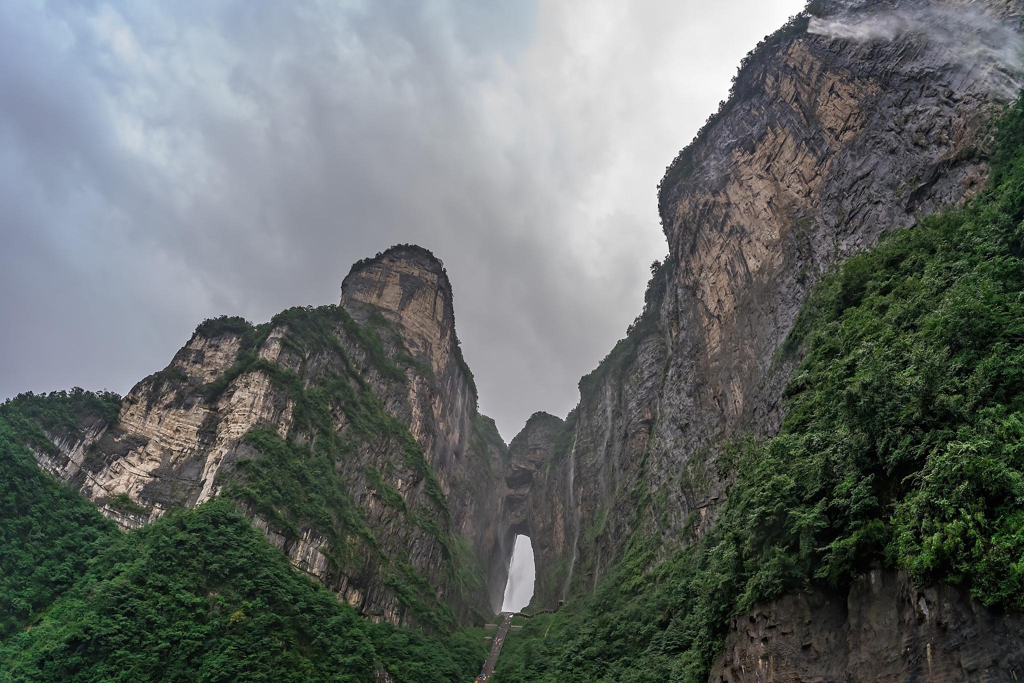 天河山,位于中国河北省邢台市,是一座以爱情文化为主题的山岳景区