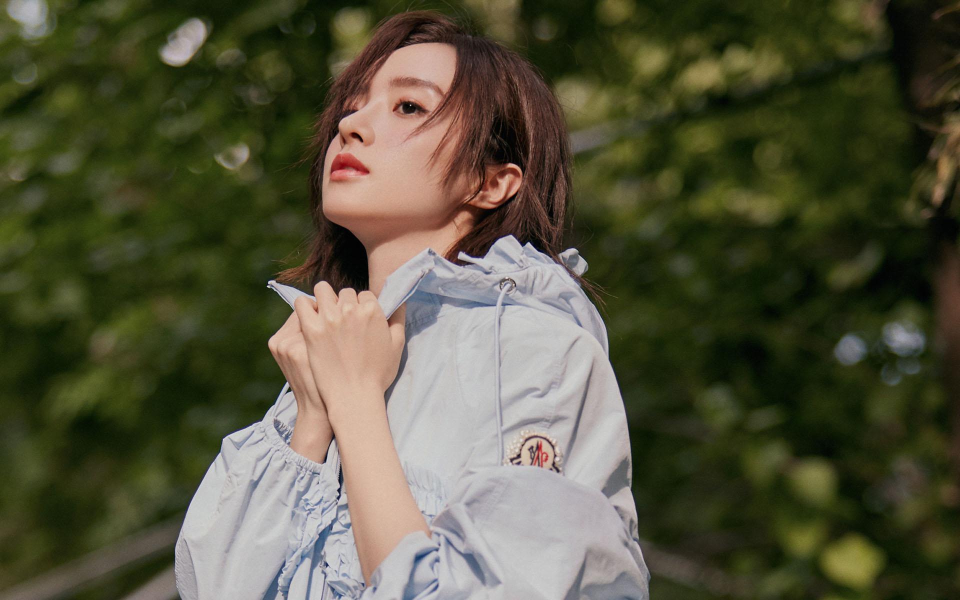 胡冰卿:唐人视线中的接班人 胡冰卿作为刘诗诗的接班人,曾因恋情争议