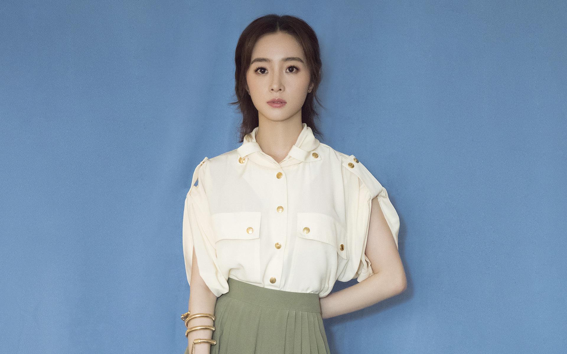 胡冰卿:唐人视线中的接班人 胡冰卿作为刘诗诗的接班人,曾因恋情争议