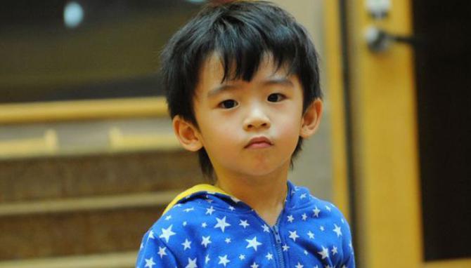 谢振轩一席话,令谢霆锋瞬间觉悟 谢振轩在媒体采访中公开批评父亲