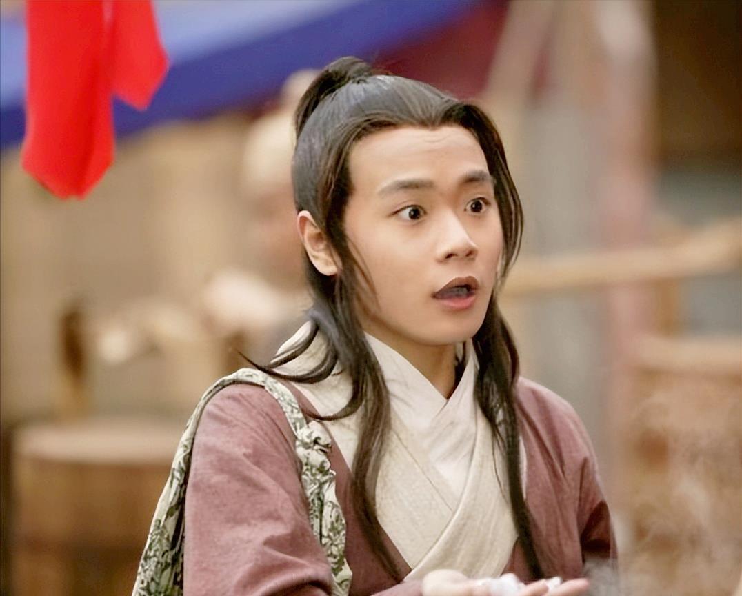 曹骏:从童星到实力派演员 曹骏是一位著名的童星,曾经凭借着电视剧