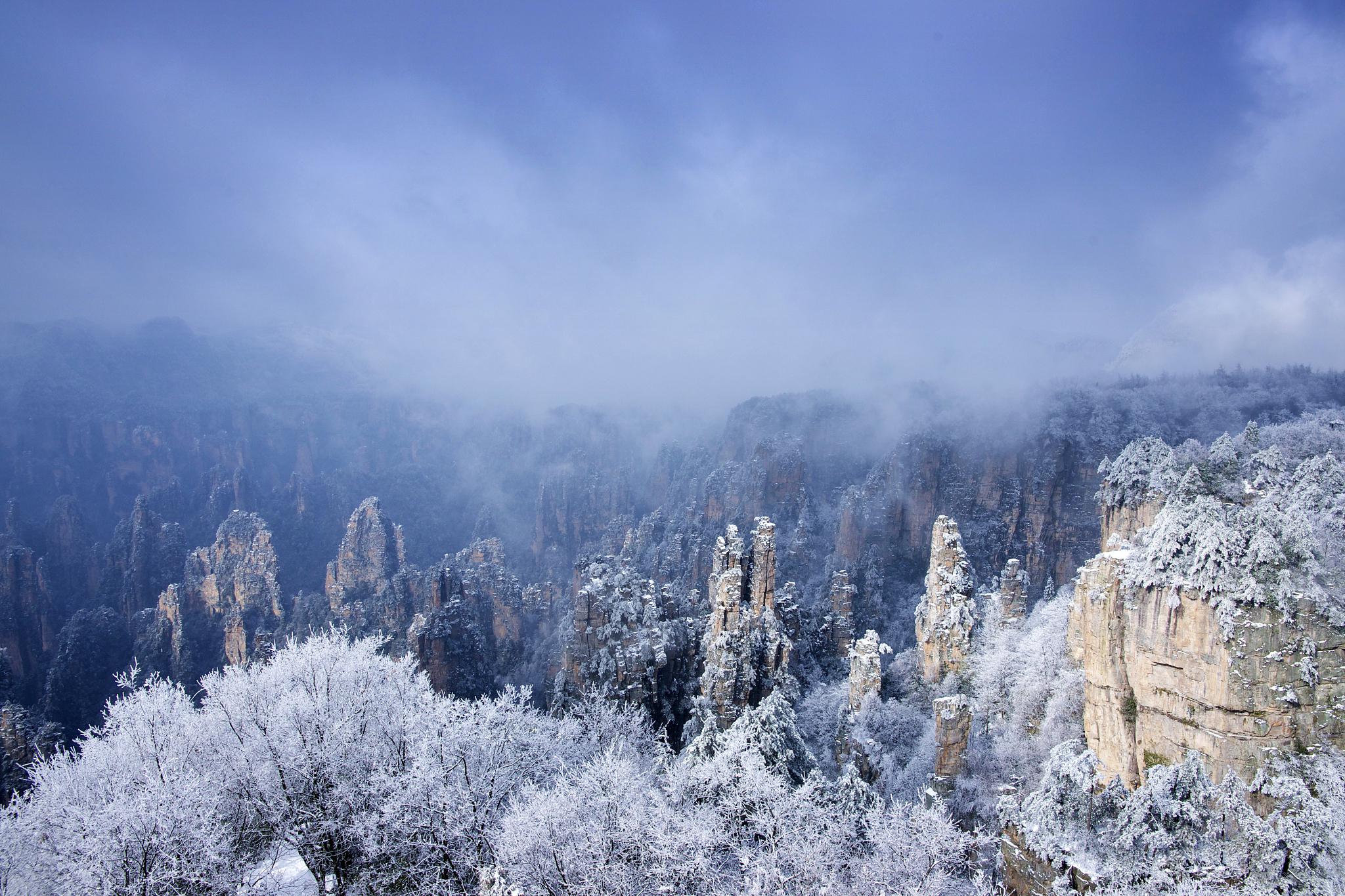 张家界 冬日的张家界,位于湖南省西北部,是中国著名的风景名胜区之一