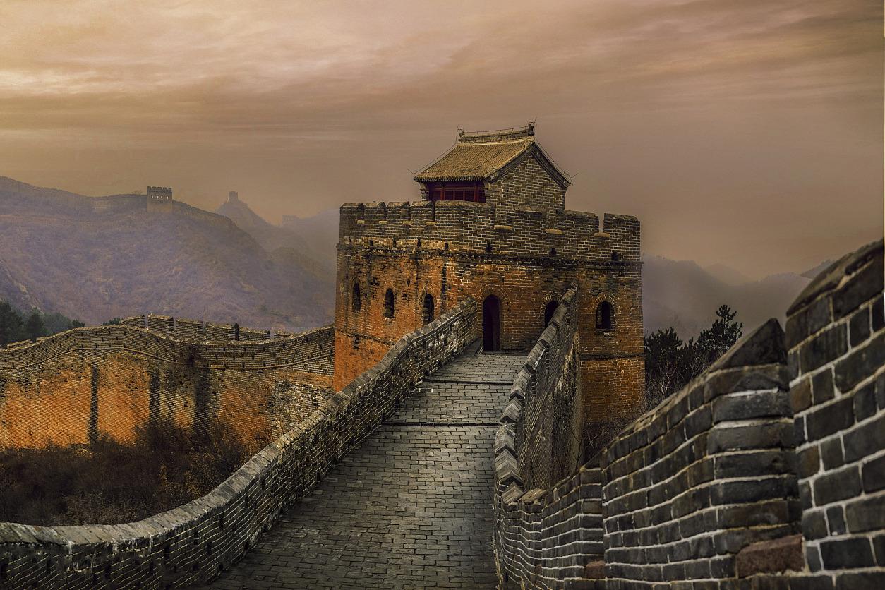长城是中国古代最伟大的建筑工程之一,也是中国的标志性建筑之一
