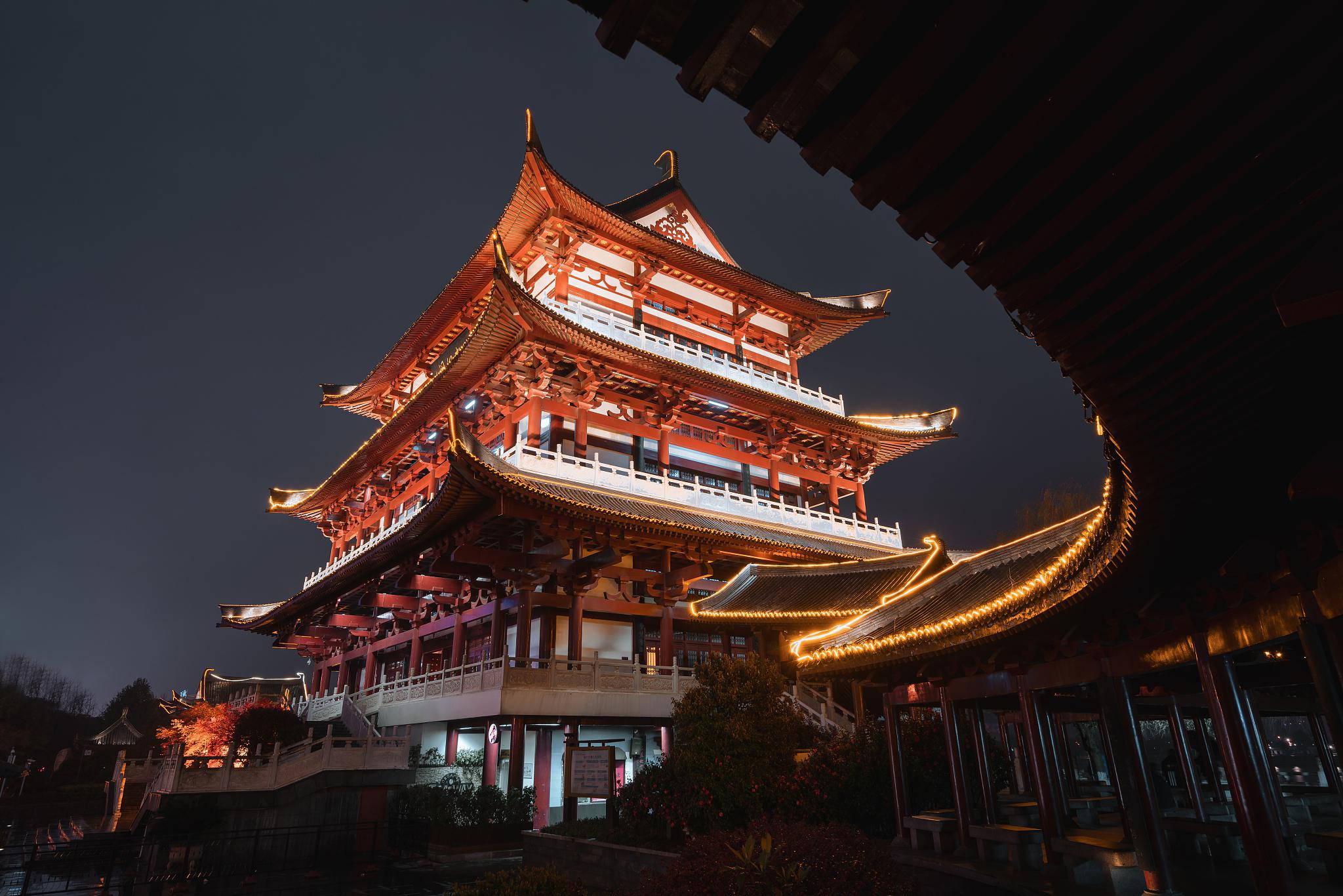 湖南省岳阳市,是一座集历史,文化,艺术,旅游于一体的综合性景点