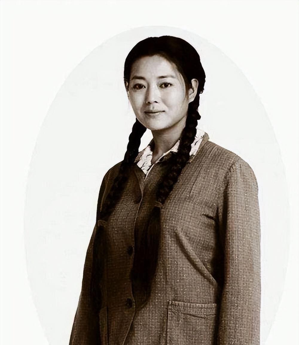 王茜华:坚韧不拔的农村剧女王 王茜华,被誉为"农村电视剧女王",凭借对